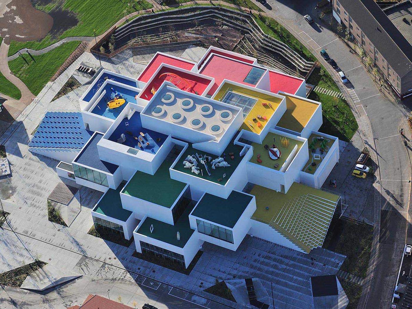 LEGO House fra oven