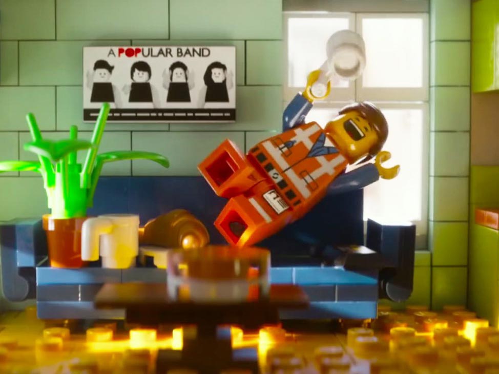 LEGO filmen Emmet på sofa